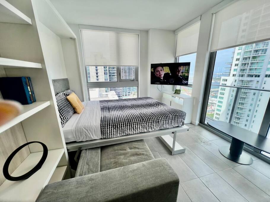 Spacious Studio In The Heart Of Downtown Miami Apartment Exterior photo